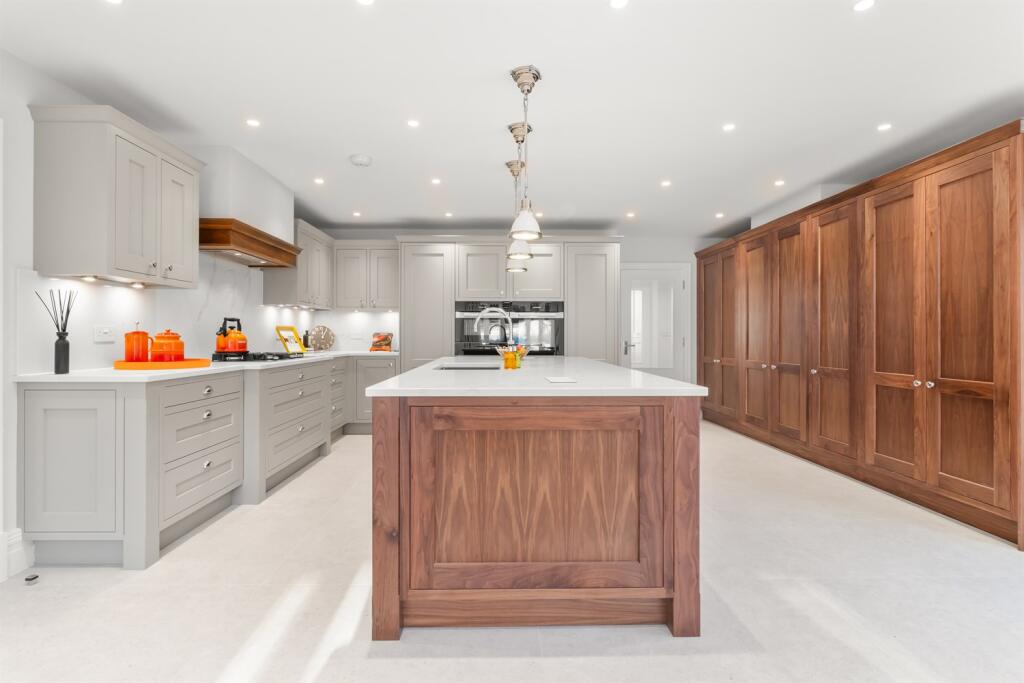 6 bedroom detached house for sale in Bradgate Road, Bowdon, WA14